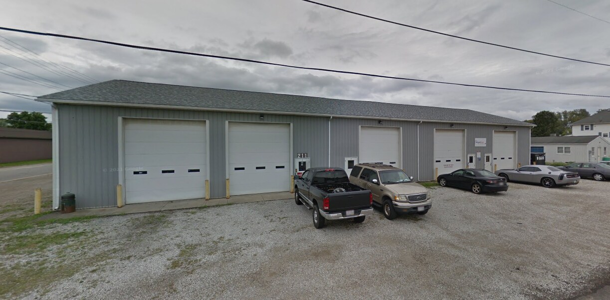 211 Montgomery Ave, Newark, OH à louer Photo principale– Image 1 sur 11