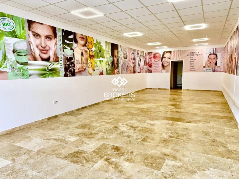 Local commercial dans Orange à louer - Photo de l’immeuble – Image 1 sur 3