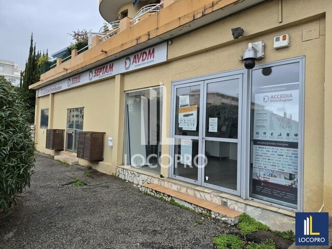 Plus de détails pour Local commercial à louer
