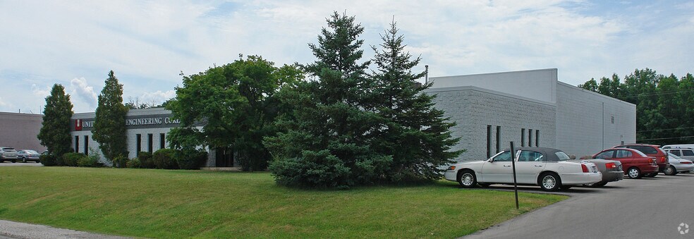16725 W Victor Rd, New Berlin, WI à louer - Photo de l’immeuble – Image 3 sur 3