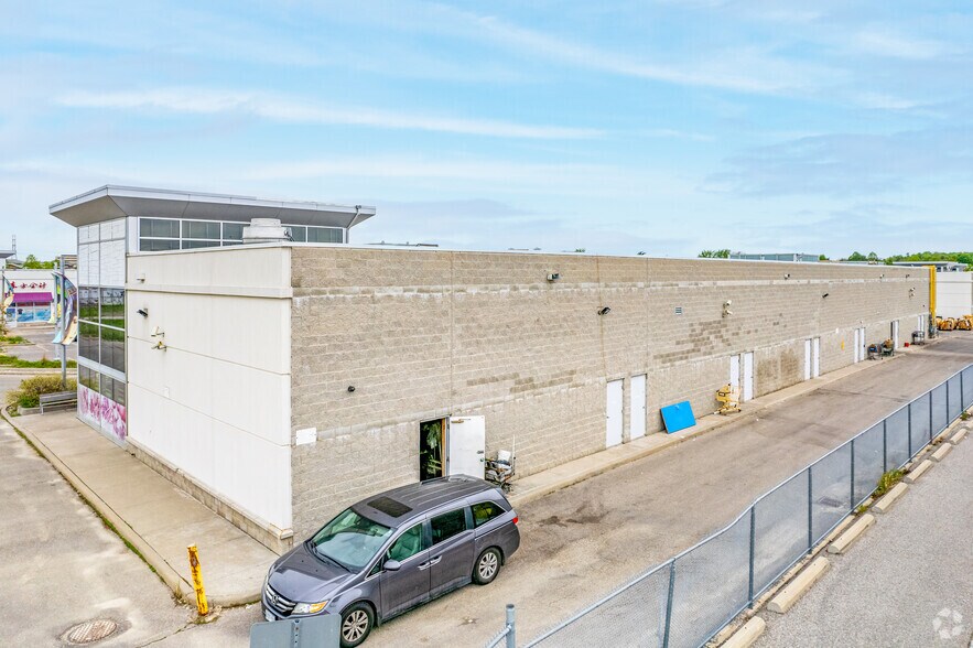 3262 Midland Ave, Toronto, ON à louer - Photo de l’immeuble – Image 3 sur 4