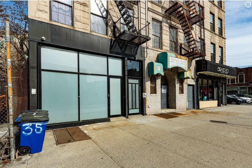 35 Rogers Ave, Brooklyn, NY à louer - Photo de l’immeuble – Image 2 sur 3