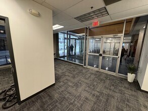 10 W 9th St, Kansas City, MO à louer Photo de l’immeuble– Image 2 sur 14