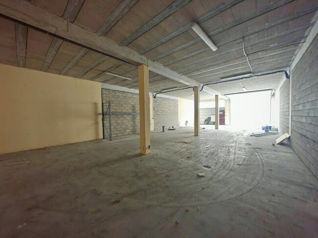 Plus de détails pour 345 Rue Du Tuboeuf, Brie-Comte-Robert - Local d'activités à louer