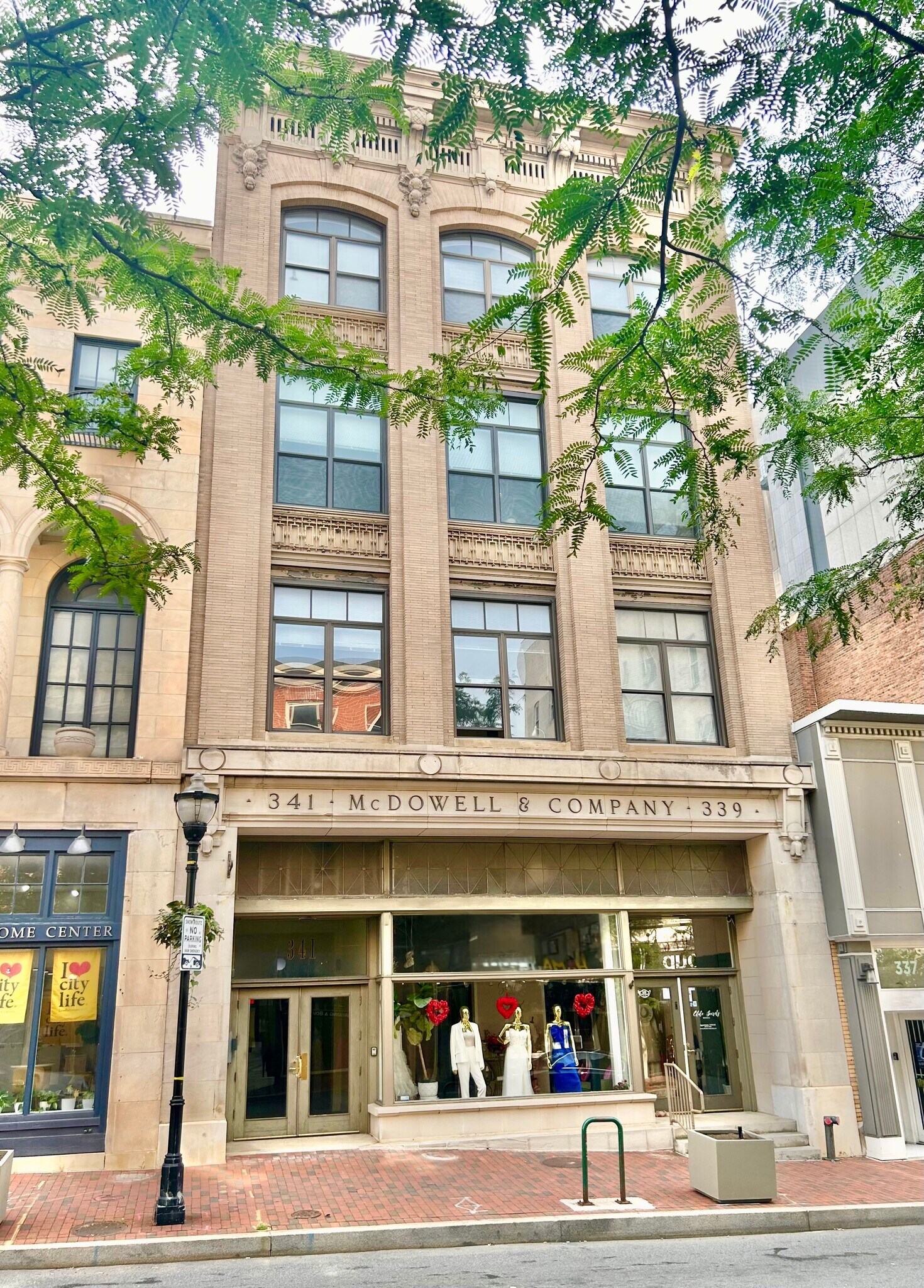 337-341 N Charles St, Baltimore, MD à louer Photo de l’immeuble– Image 1 sur 17
