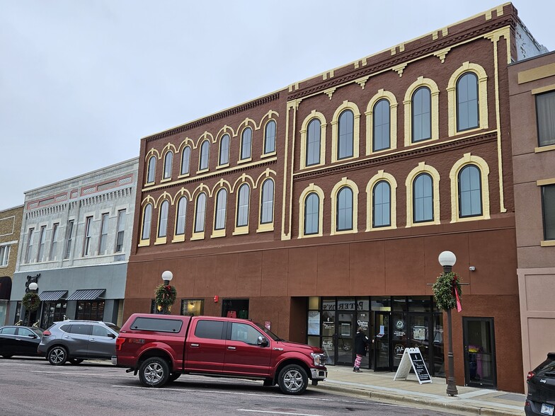 110 N Minnesota St, New Ulm, MN à louer - Photo de l’immeuble – Image 3 sur 24