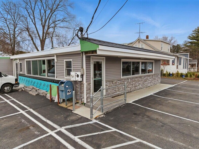 295 Lake St, Nashua, NH à vendre - Photo de l’immeuble – Image 3 sur 26