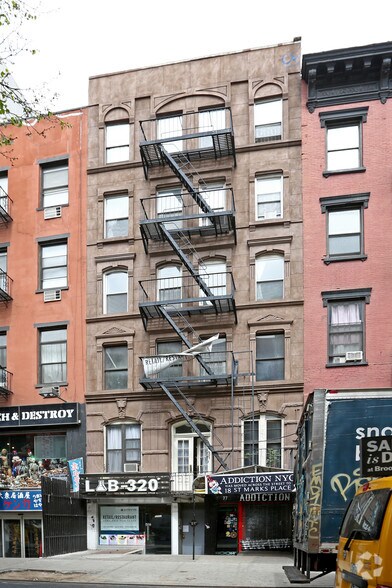 27 St Marks Pl, New York, NY à louer - Photo principale – Image 1 sur 6