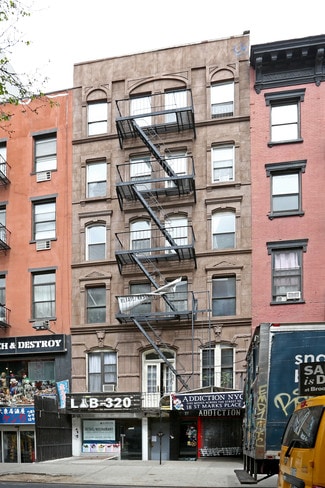Plus de détails pour 27 St Marks Pl, New York, NY - Local commercial à louer