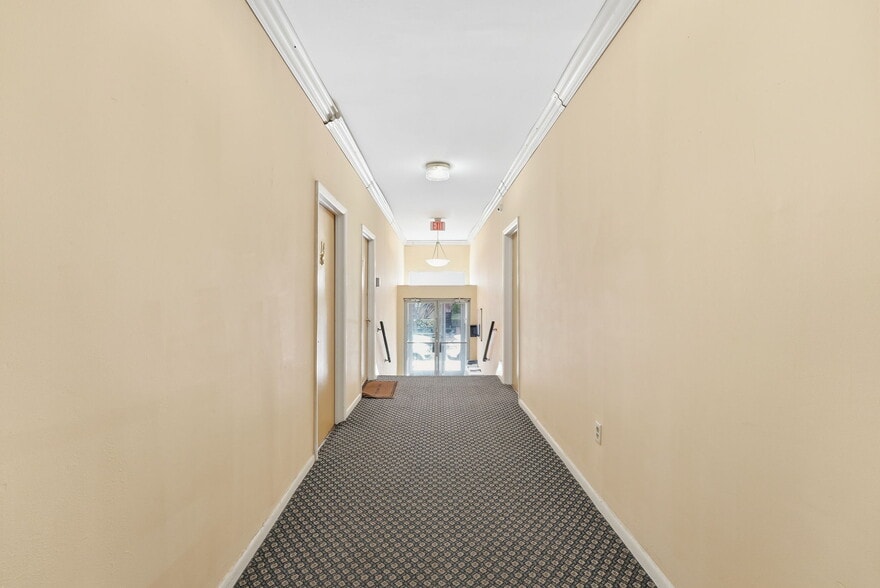 320 Constitution Ave NE, Washington, DC à vendre - Photo intérieure – Image 2 sur 10