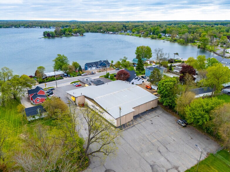 9455 Main St, Whitmore Lake, MI à vendre - Photo de l’immeuble – Image 2 sur 12