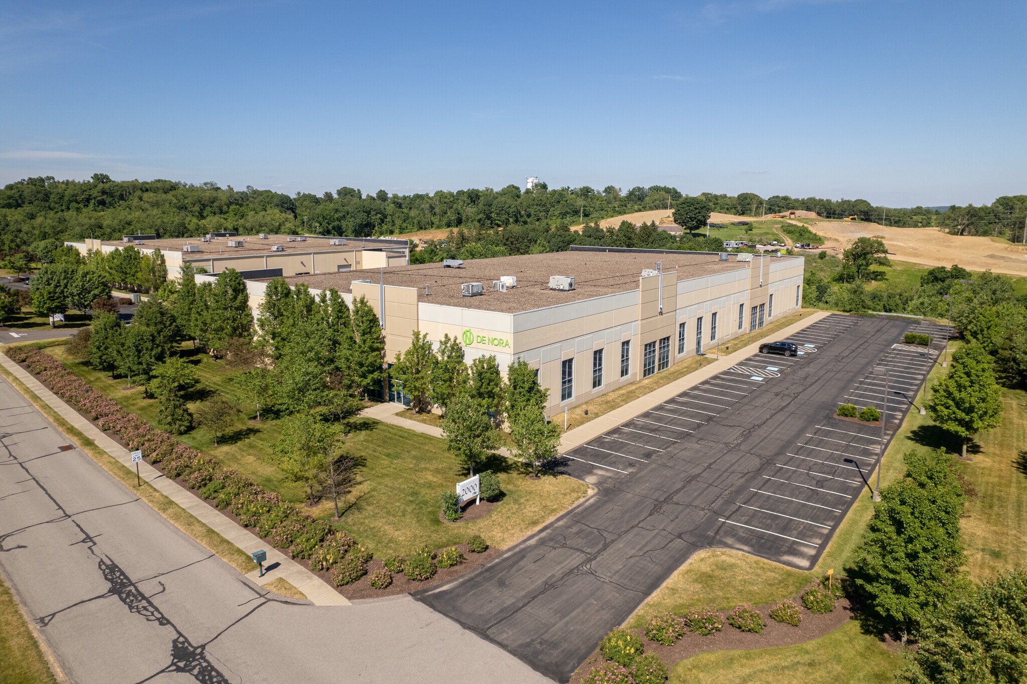 2000 McClaren Woods Dr, Coraopolis, PA à louer Photo principale– Image 1 sur 7