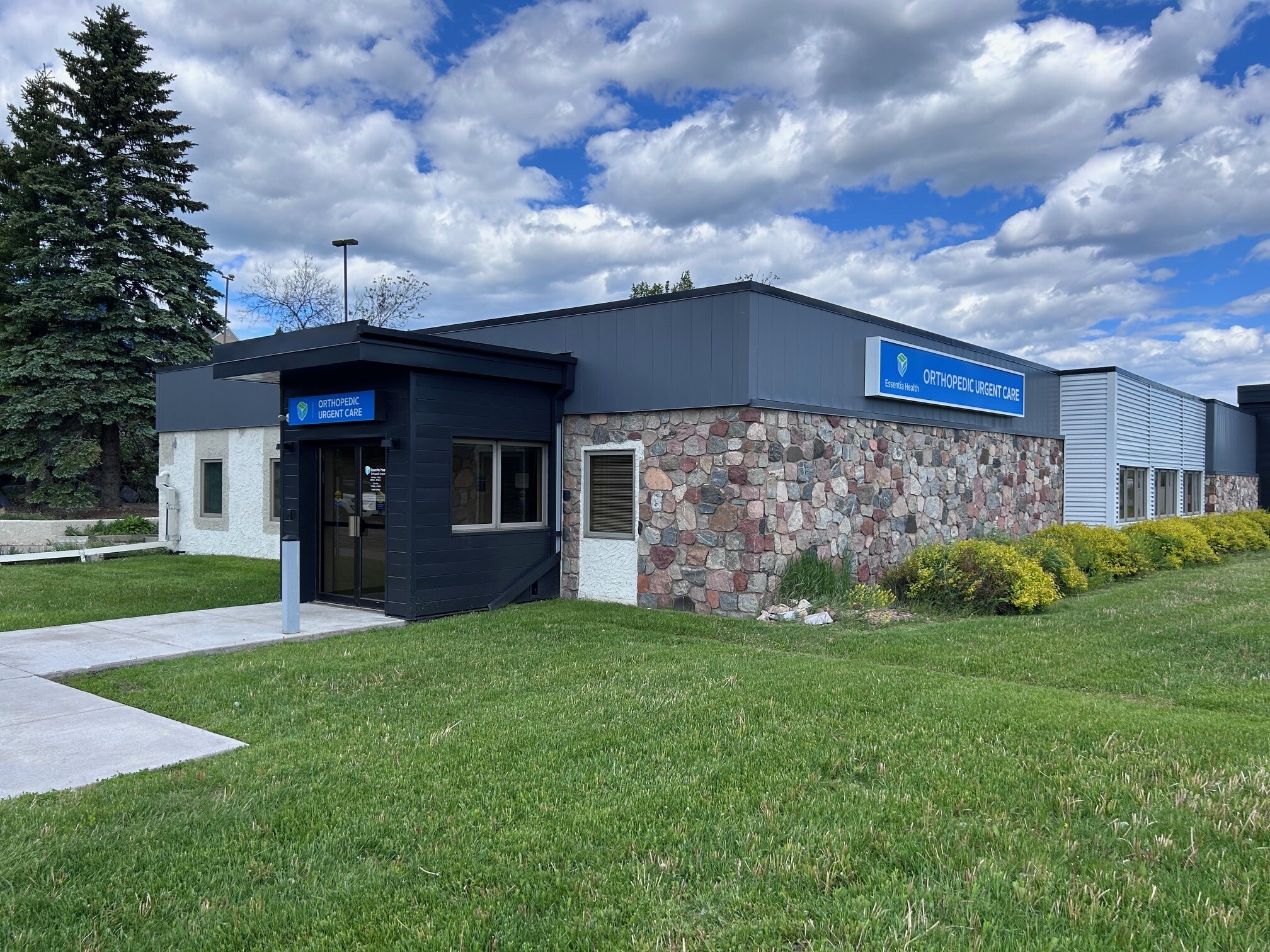 1301 Miller Trunk Hwy, Duluth, MN à vendre Photo de l’immeuble– Image 1 sur 7