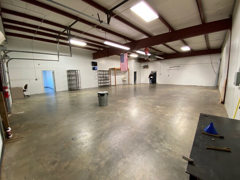 6610 Denver Industrial Park Rd, Denver, NC à louer - Photo de l’immeuble – Image 2 sur 7