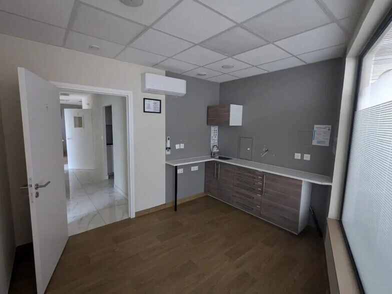 Local commercial dans Viroflay à louer - Photo de l’immeuble – Image 3 sur 12