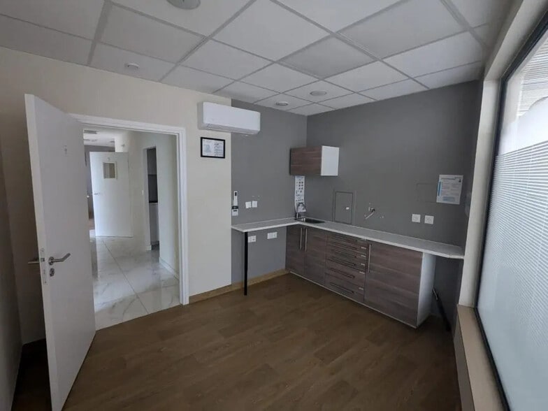 Local commercial dans Viroflay à louer - Photo intérieure – Image 3 sur 12