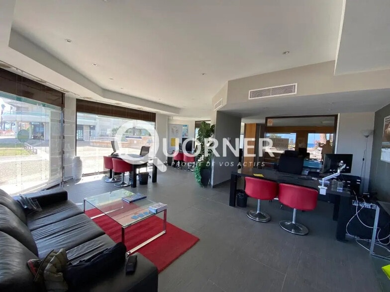 Local commercial dans Fréjus à louer - Photo de l’immeuble – Image 2 sur 4