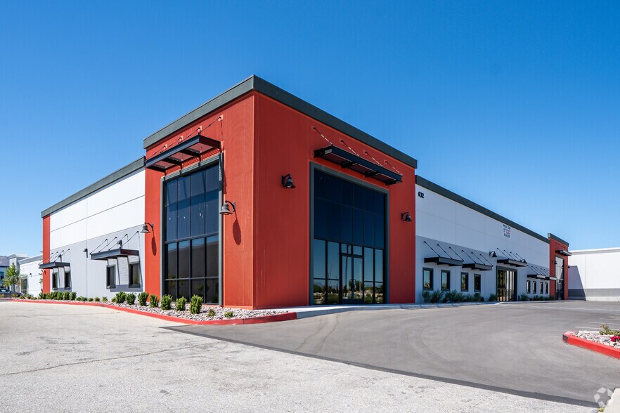 632 Auto Center Dr, Palmdale, CA à vendre - Photo principale – Image 2 sur 14