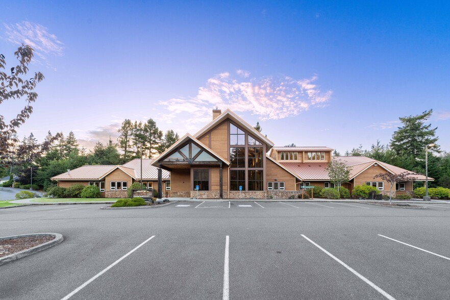 1963 Thompson Rd, Coos Bay, OR à vendre - Photo de l’immeuble – Image 3 sur 48