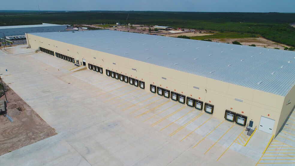 13819 Humphrey Rd, Laredo, TX à louer - Photo de l’immeuble – Image 3 sur 4