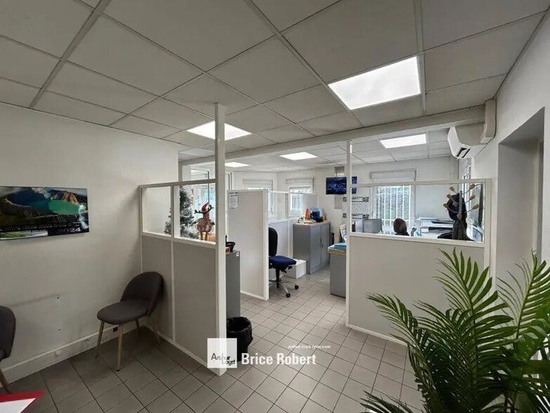 3 Rue Pascal, Chassieu à louer - Photo intérieure – Image 2 sur 12