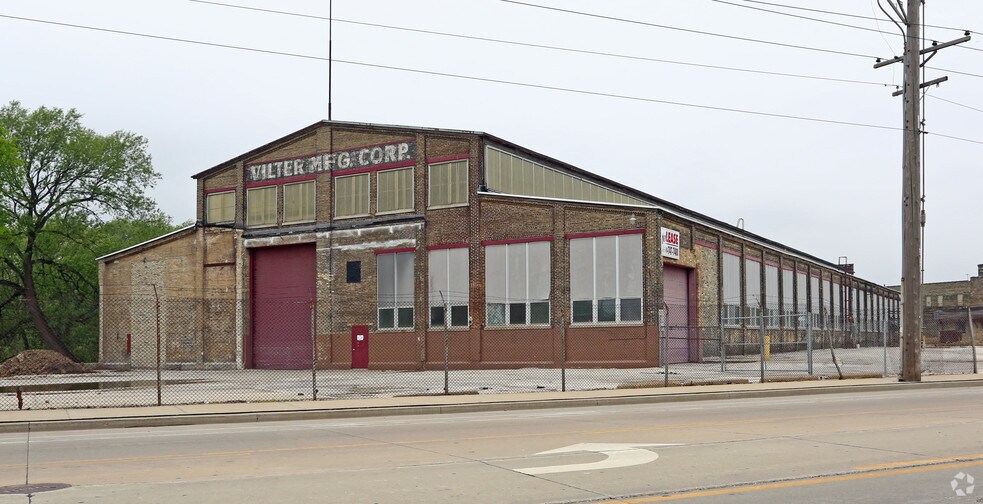 2217 S 1st St, Milwaukee, WI à louer - Photo de l’immeuble – Image 2 sur 3