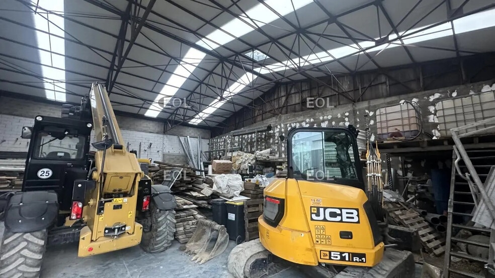 Local d'activités dans Brie-Comte-Robert à vendre - Photo de l’immeuble – Image 2 sur 4