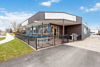 Plus de détails pour 607 St Clair St, Point Edward, ON - Local d’activités à vendre