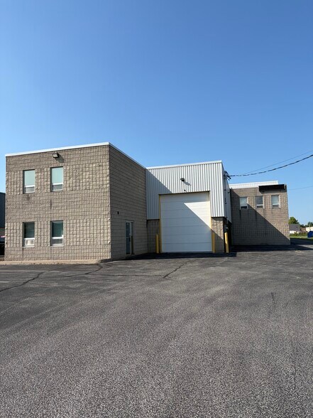 2080 Fasan Dr, Tecumseh, ON à louer - Photo de l’immeuble – Image 3 sur 12