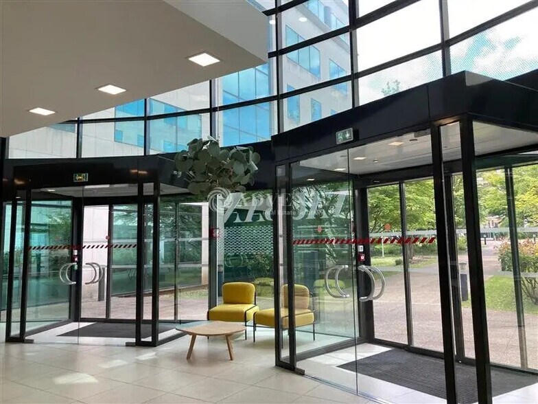 Bureau dans Vélizy-Villacoublay à louer - Photo de l’immeuble – Image 3 sur 8