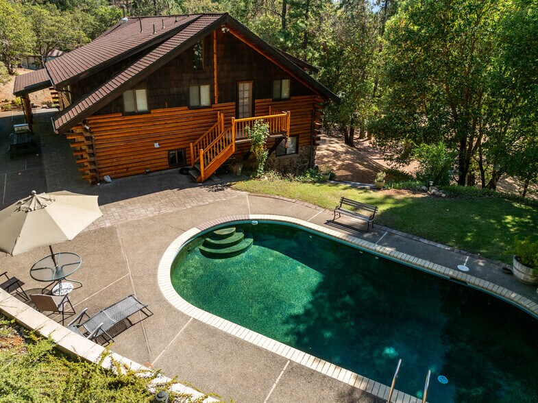 5361 Jacksonville Hwy, Jacksonville, OR à vendre - Photo principale – Image 1 sur 40