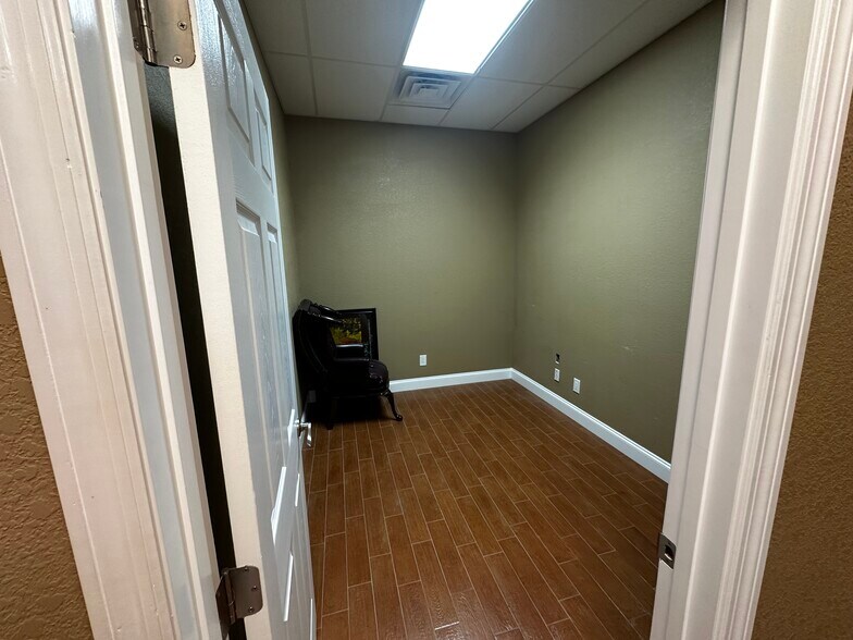 2303 58th Ave E, Bradenton, FL à louer - Photo de l’immeuble – Image 2 sur 23