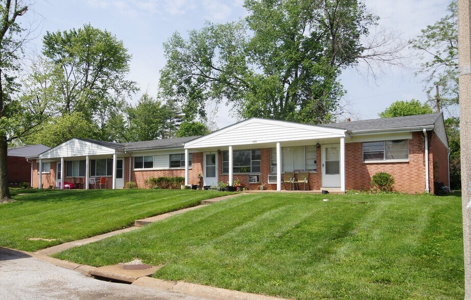 229 Solon Dr, Ballwin, MO à vendre - Photo principale – Image 1 sur 28