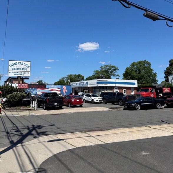 3359 Merrick Rd, Wantagh, NY à vendre - Photo de l’immeuble – Image 2 sur 12