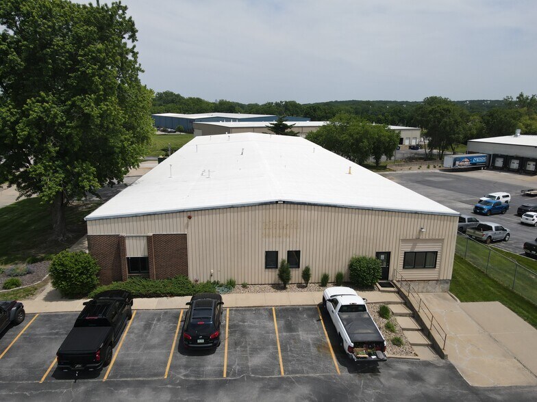 1832 Industrial Cir, West Des Moines, IA à louer - Photo de l’immeuble – Image 2 sur 9