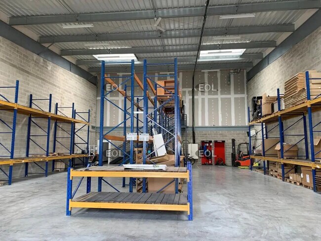 Plus de détails pour Local d’activités à vendre