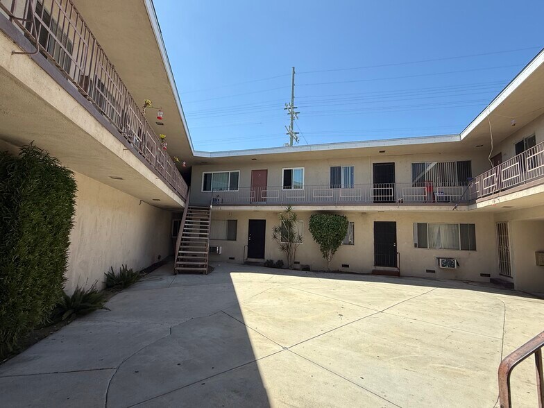 6800 Varna Ave, Van Nuys, CA à vendre - Photo de l’immeuble – Image 3 sur 6