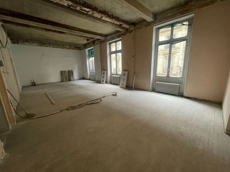 122 Rue De Provence, Paris à louer - Photo de l’immeuble – Image 2 sur 17