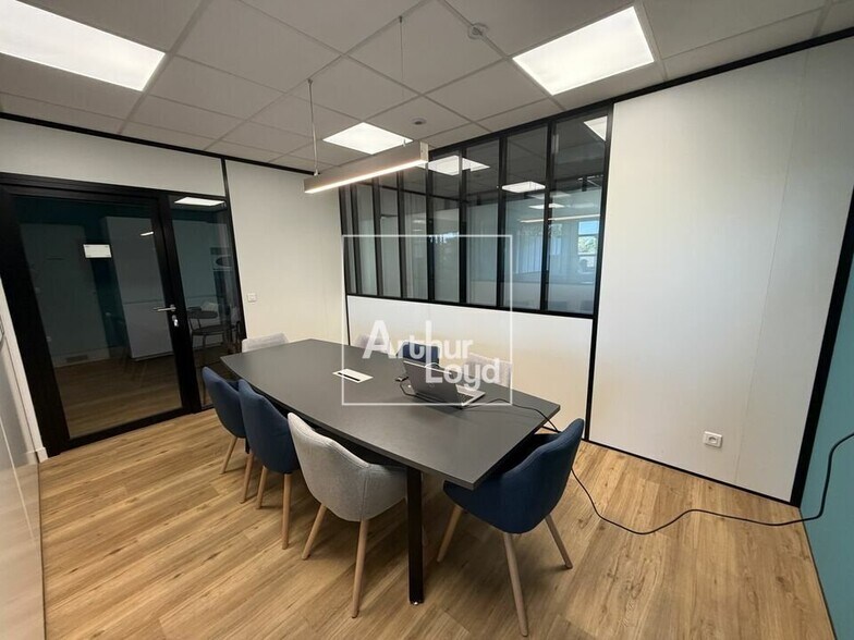 Bureau dans Melun à vendre - Photo intérieure – Image 2 sur 4