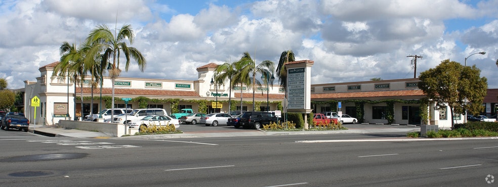 3251-3273 Katella Ave, Los Alamitos, CA à louer - Photo principale – Image 1 sur 8