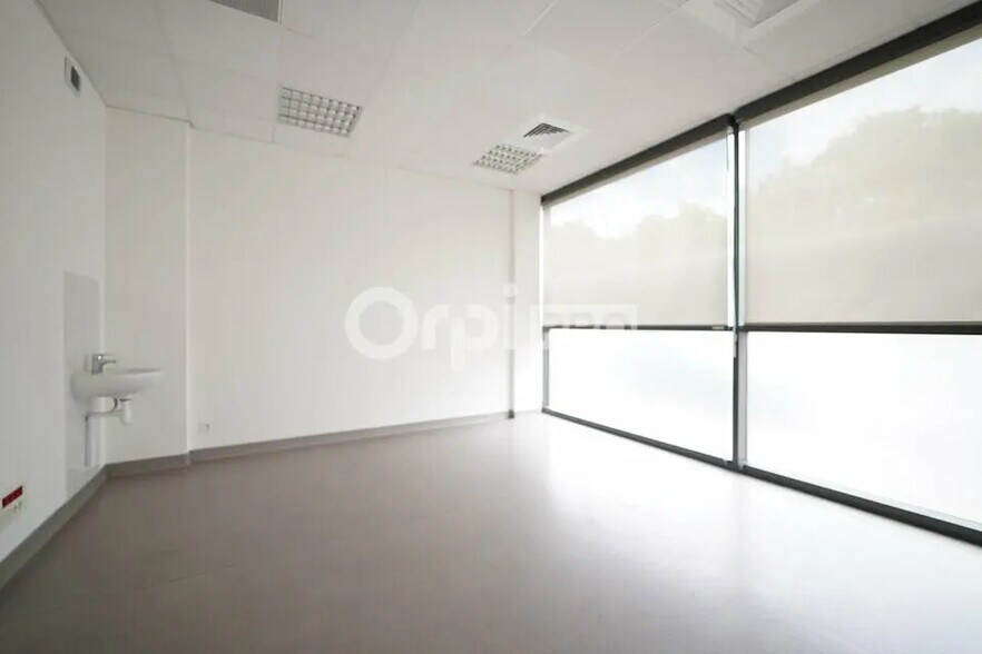 Bureau dans Vaulx-en-Velin à vendre - Photo intérieure – Image 2 sur 12