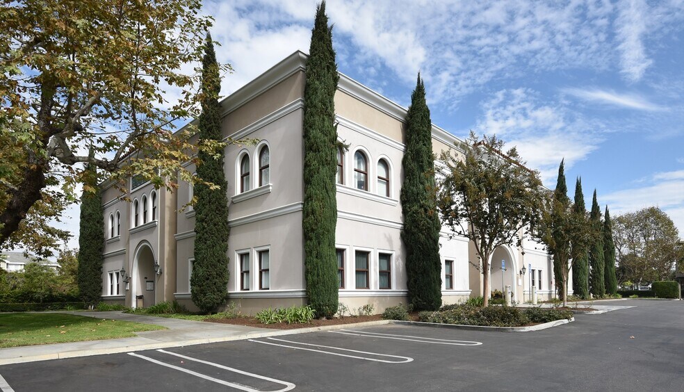 431 S Batavia, Orange, CA à louer - Photo de l’immeuble – Image 3 sur 7