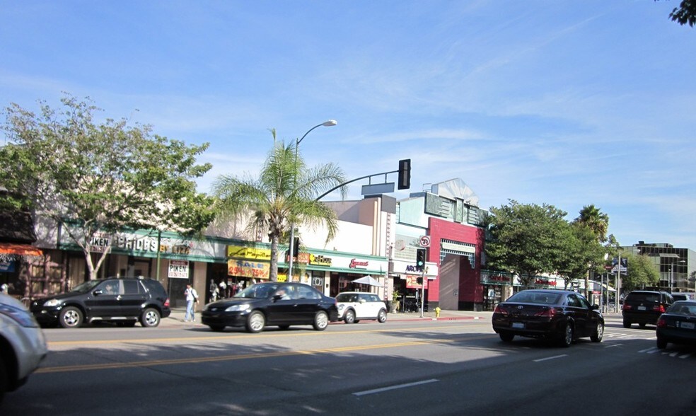 14535-14541 Ventura Blvd, Sherman Oaks, CA à louer - Photo de l’immeuble – Image 3 sur 5