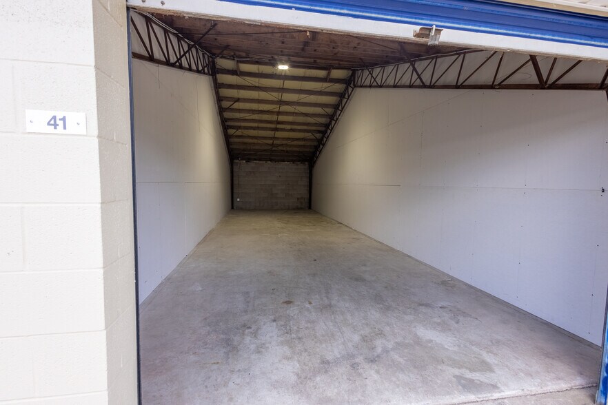 3056 US-80, Pearl, MS à louer - Photo de l’immeuble – Image 3 sur 6