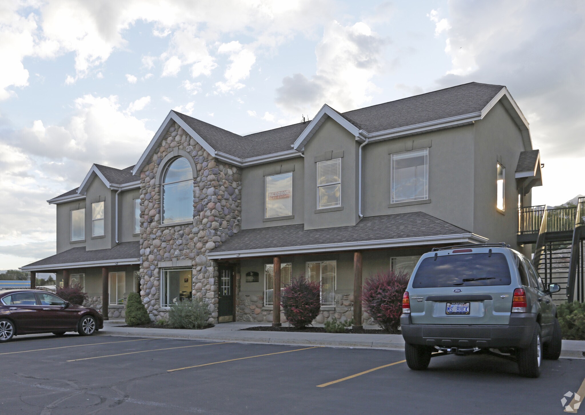 9135 S Monroe St, Sandy, UT à vendre Photo de l’immeuble– Image 1 sur 19