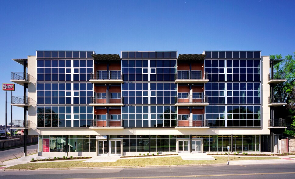 900 E 6th St, Austin, TX à louer - Photo de l’immeuble – Image 3 sur 8