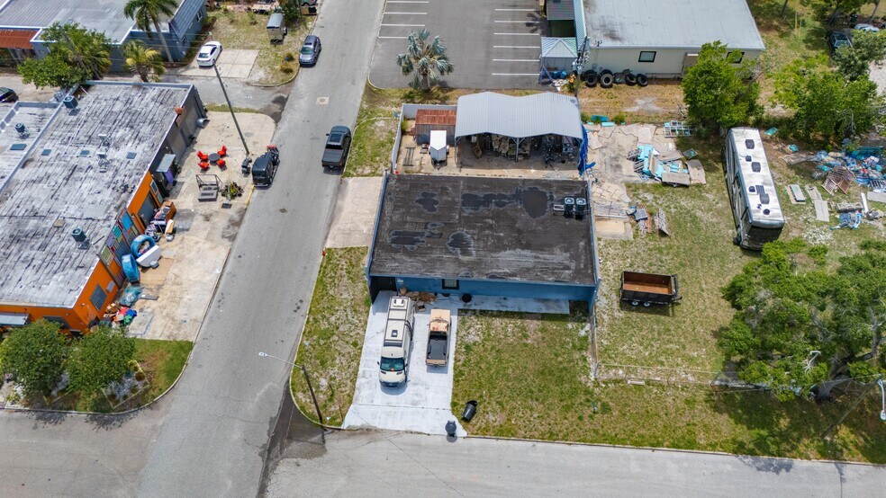 579 27th St S, Saint Petersburg, FL à vendre - Photo de l’immeuble – Image 3 sur 12