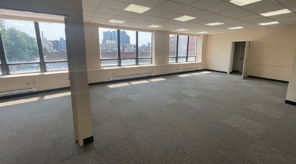 9-17 43rd Ave, Long Island City, NY à louer - Photo intérieure – Image 2 sur 5
