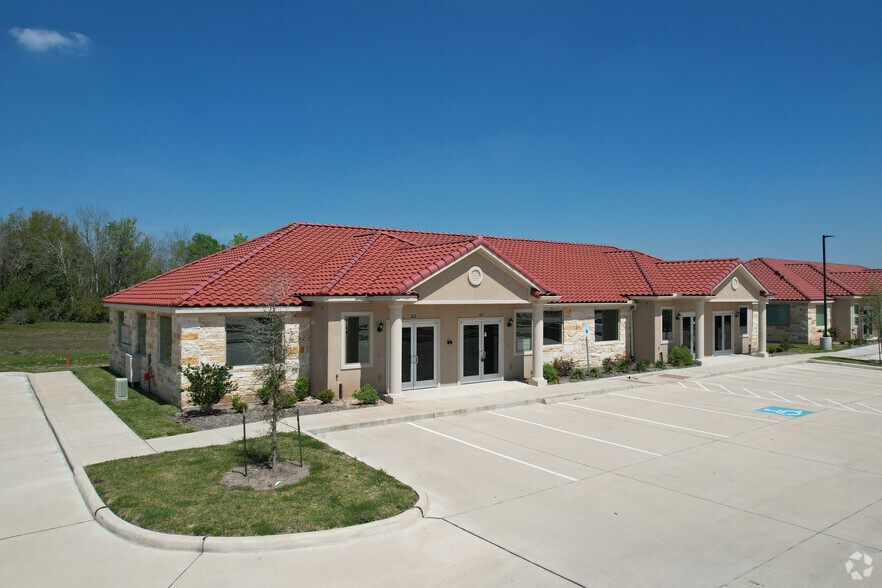 2743 Smith Ranch Rd, Pearland, TX à louer - Photo de l’immeuble – Image 2 sur 7
