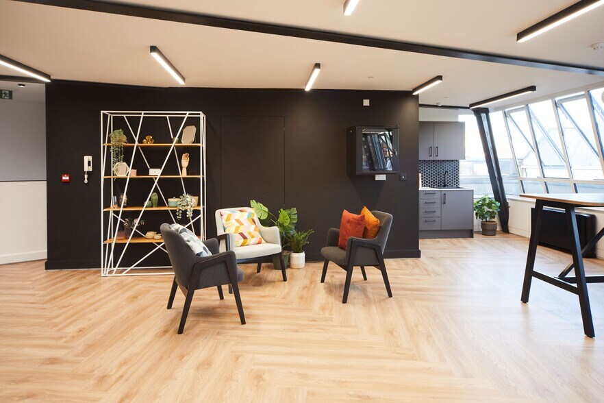 1 Earlham St, Londres à louer - Photo de l’immeuble – Image 3 sur 7